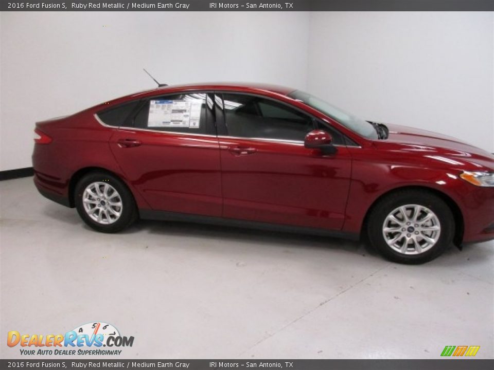 2016 Ford Fusion S Ruby Red Metallic / Medium Earth Gray Photo #12