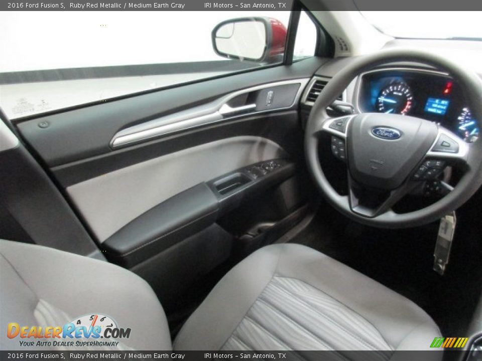 2016 Ford Fusion S Ruby Red Metallic / Medium Earth Gray Photo #13