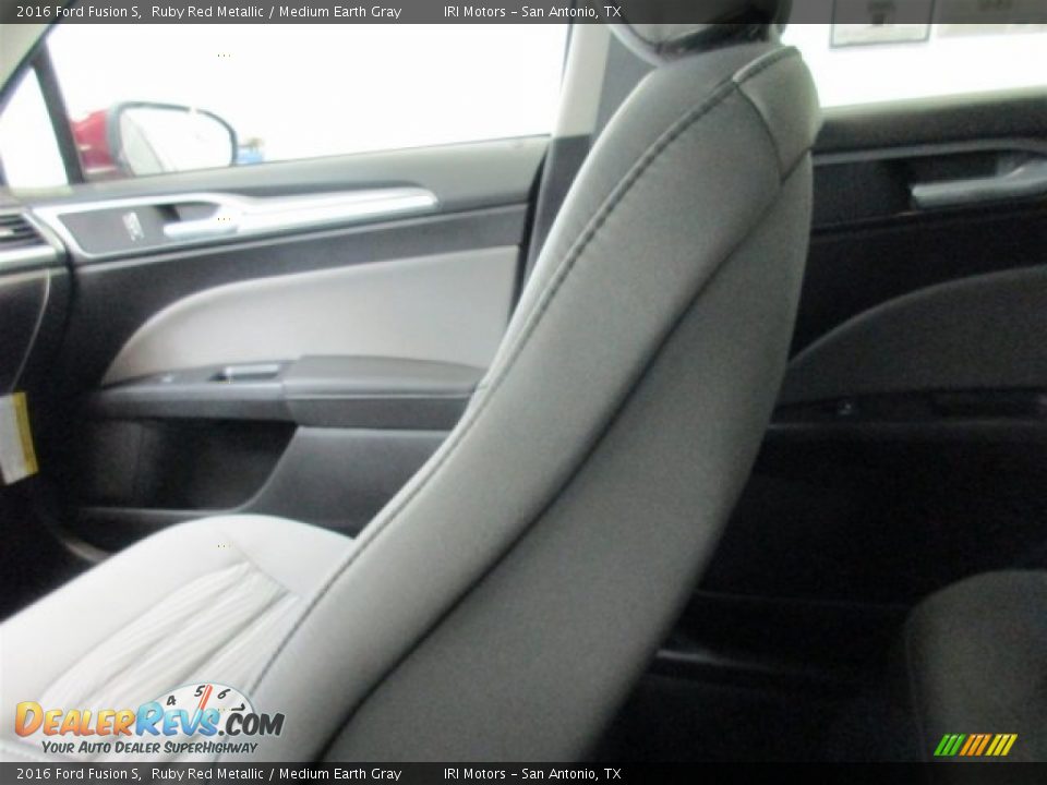 2016 Ford Fusion S Ruby Red Metallic / Medium Earth Gray Photo #16