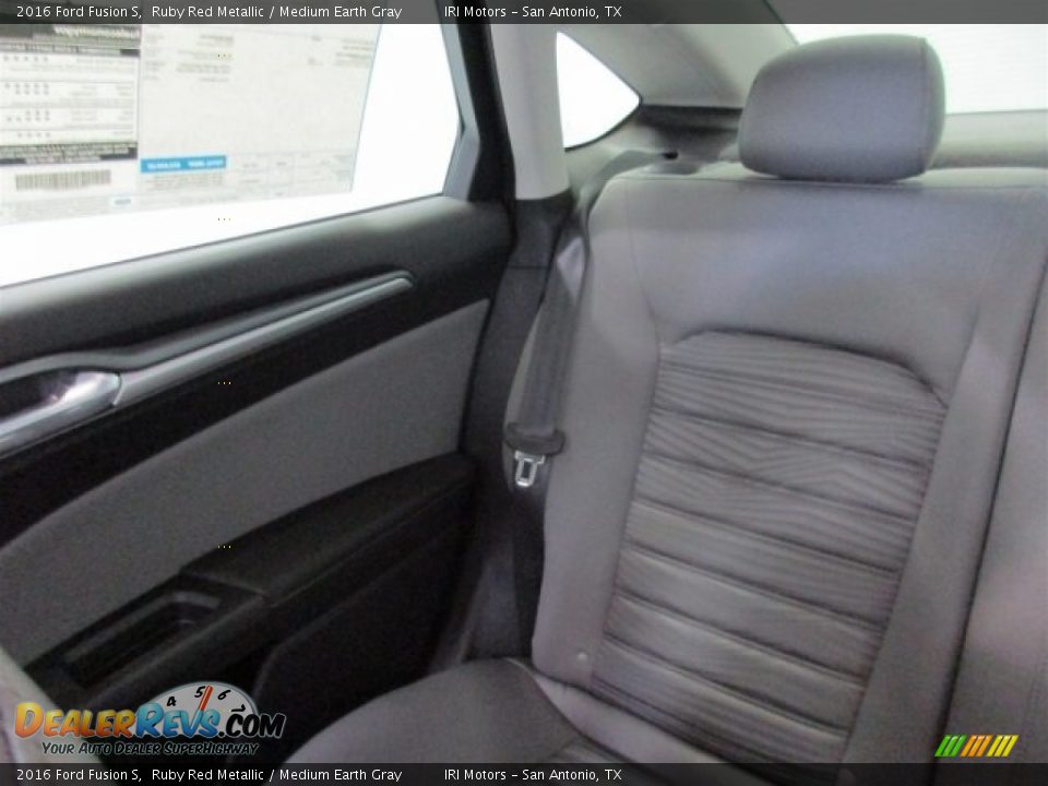 2016 Ford Fusion S Ruby Red Metallic / Medium Earth Gray Photo #17