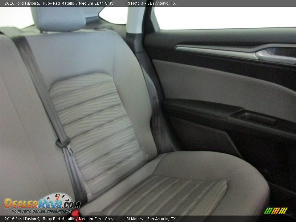2016 Ford Fusion S Ruby Red Metallic / Medium Earth Gray Photo #19