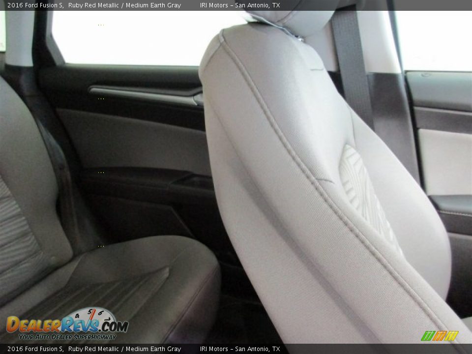 2016 Ford Fusion S Ruby Red Metallic / Medium Earth Gray Photo #20