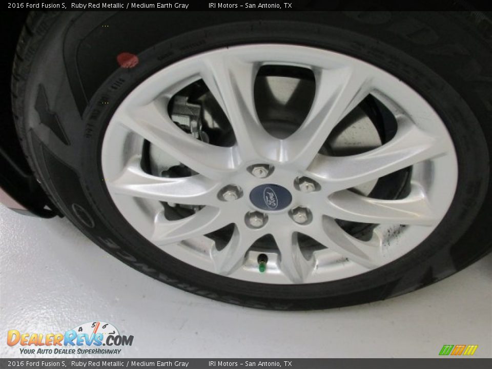 2016 Ford Fusion S Ruby Red Metallic / Medium Earth Gray Photo #24