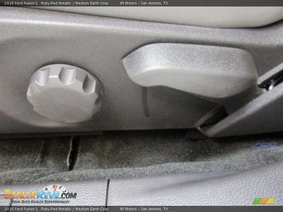 2016 Ford Fusion S Ruby Red Metallic / Medium Earth Gray Photo #29