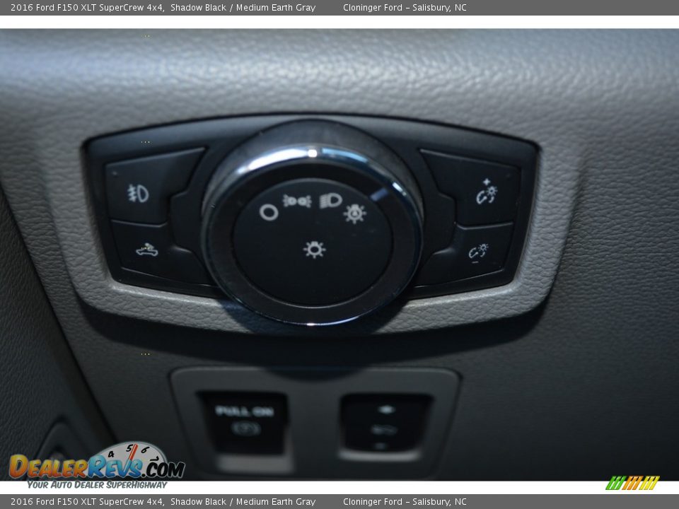 2016 Ford F150 XLT SuperCrew 4x4 Shadow Black / Medium Earth Gray Photo #17