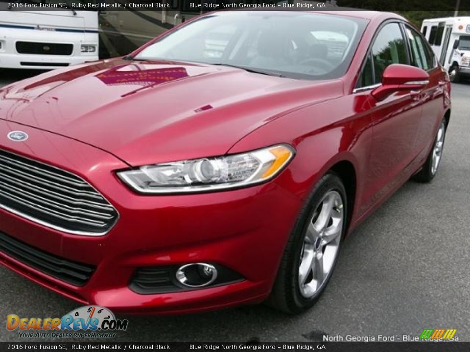 2016 Ford Fusion SE Ruby Red Metallic / Charcoal Black Photo #33