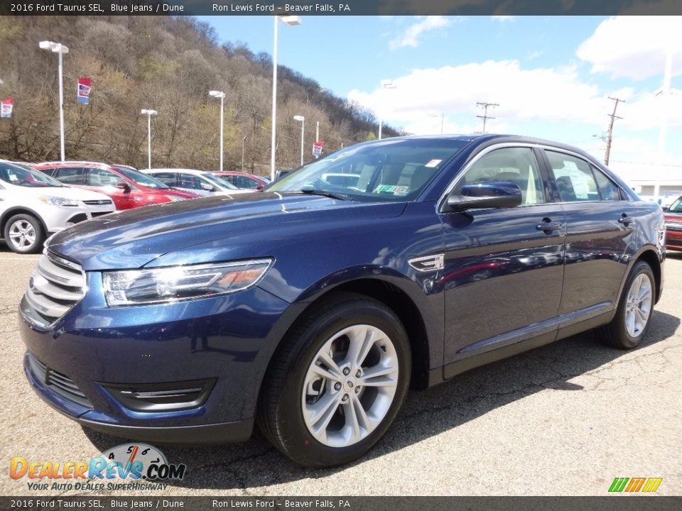 Front 3/4 View of 2016 Ford Taurus SEL Photo #6