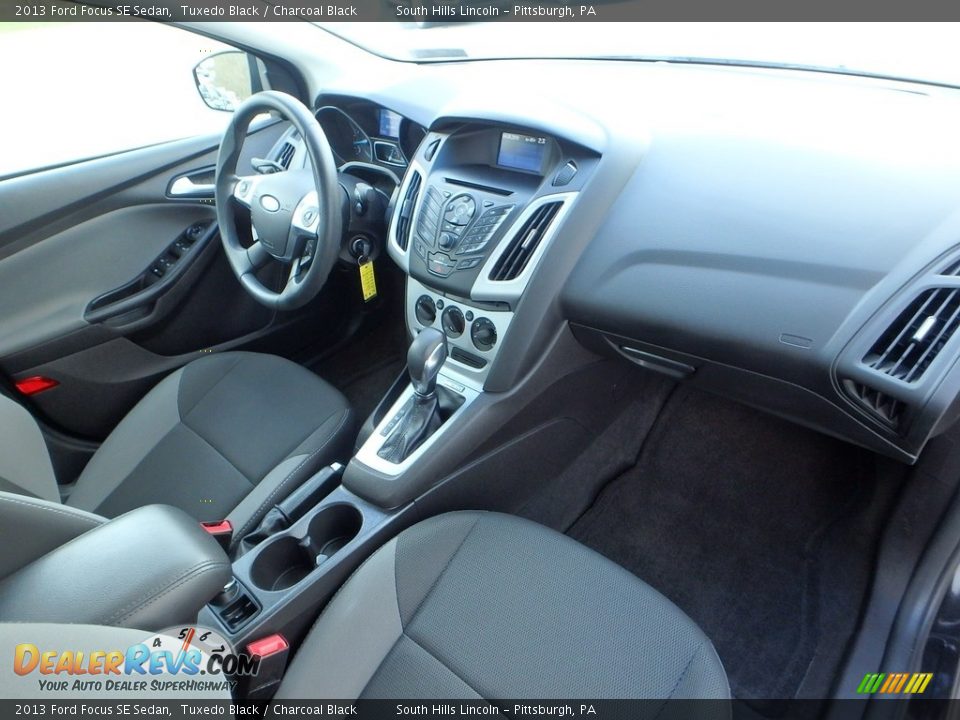 2013 Ford Focus SE Sedan Tuxedo Black / Charcoal Black Photo #11