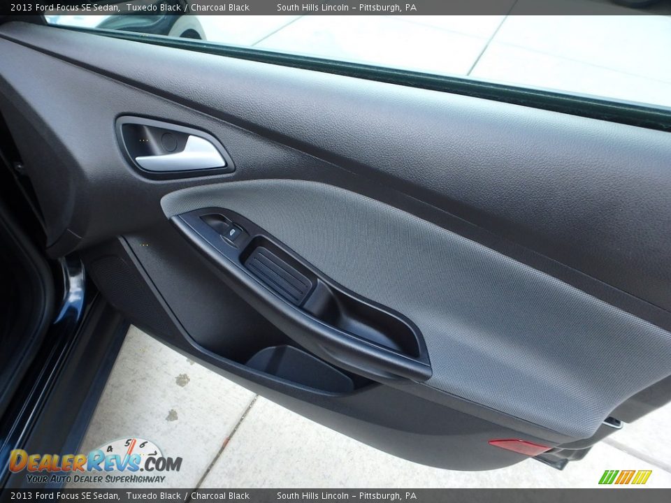 2013 Ford Focus SE Sedan Tuxedo Black / Charcoal Black Photo #12