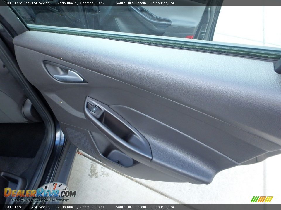 2013 Ford Focus SE Sedan Tuxedo Black / Charcoal Black Photo #14