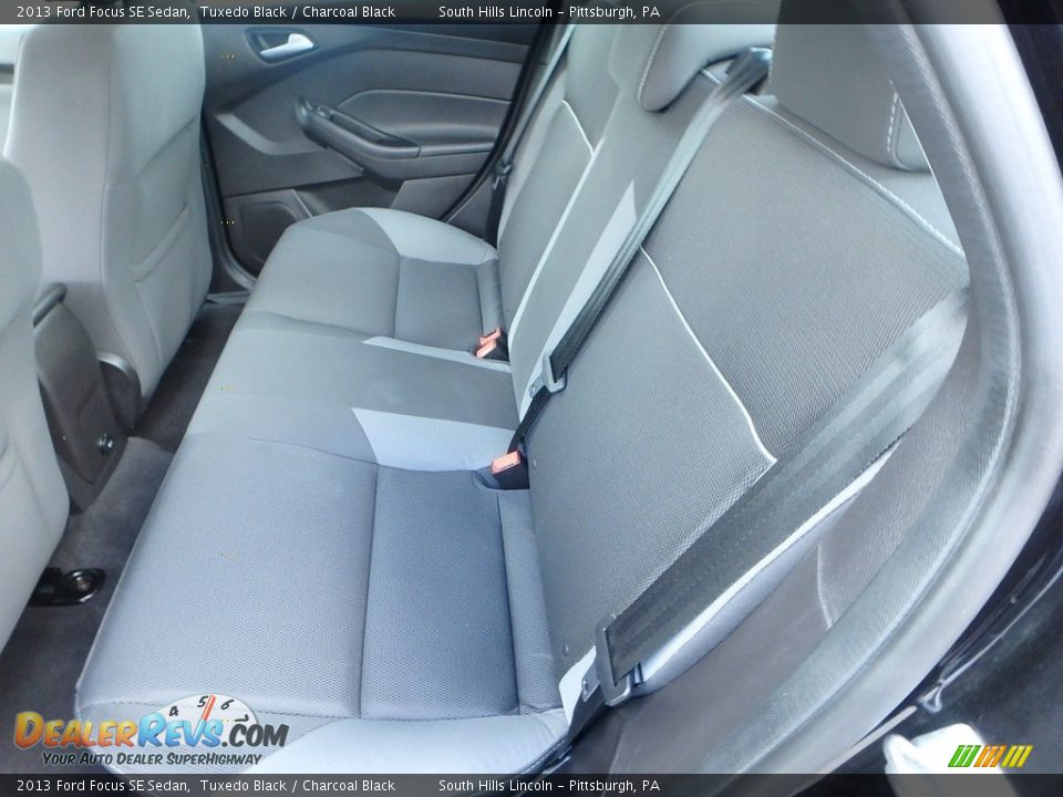 2013 Ford Focus SE Sedan Tuxedo Black / Charcoal Black Photo #16
