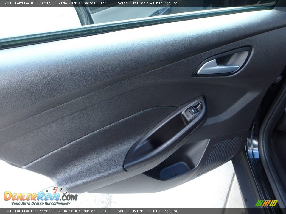 2013 Ford Focus SE Sedan Tuxedo Black / Charcoal Black Photo #18