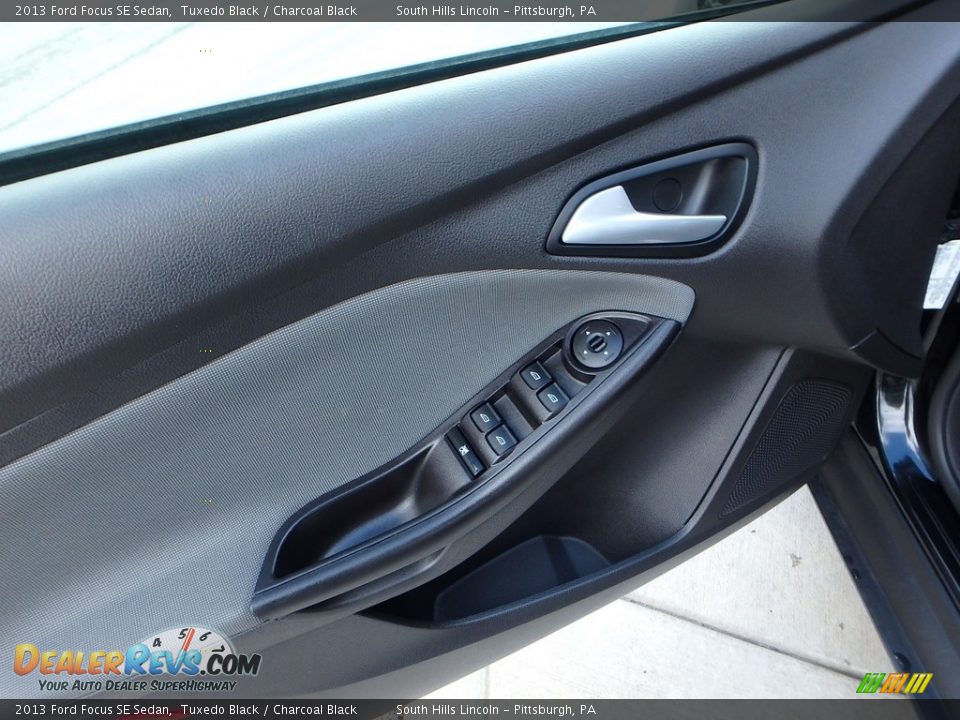 2013 Ford Focus SE Sedan Tuxedo Black / Charcoal Black Photo #19