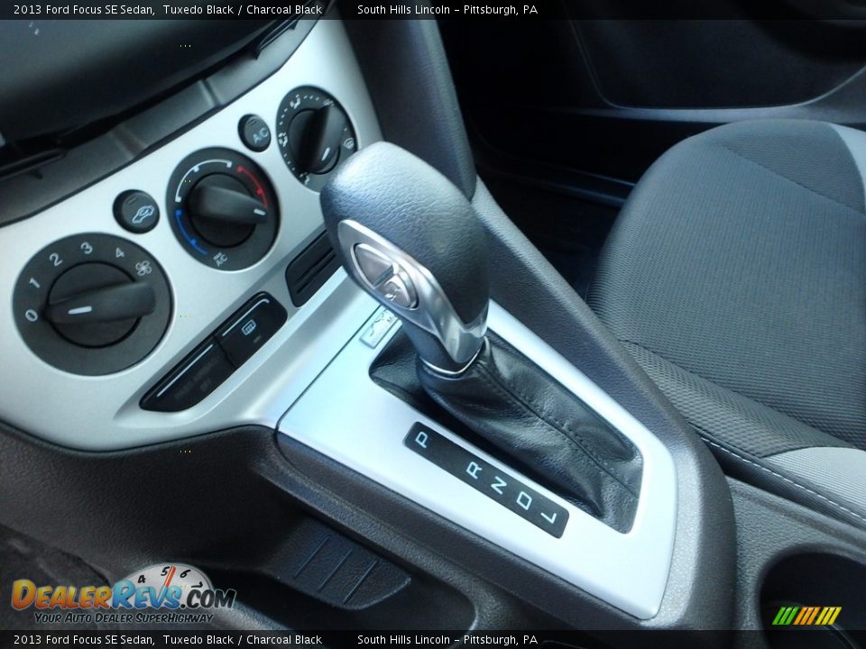 2013 Ford Focus SE Sedan Tuxedo Black / Charcoal Black Photo #21