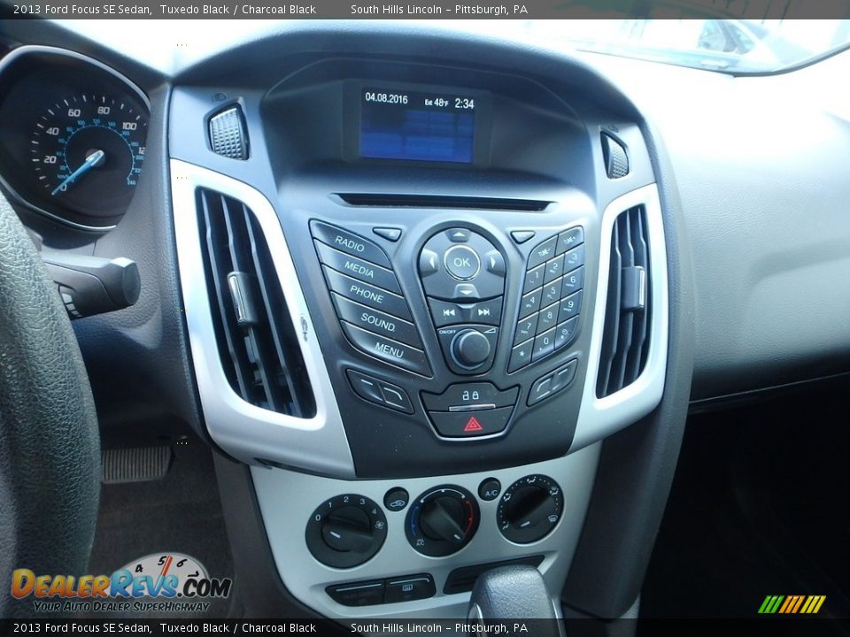 2013 Ford Focus SE Sedan Tuxedo Black / Charcoal Black Photo #23