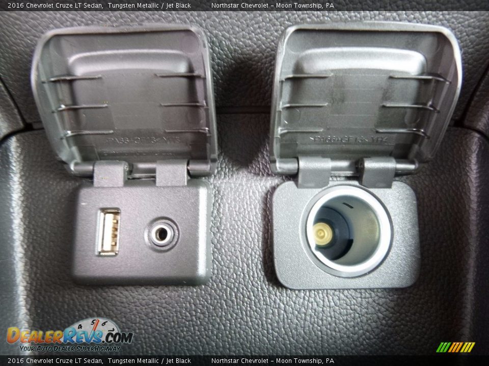 2016 Chevrolet Cruze LT Sedan Tungsten Metallic / Jet Black Photo #17