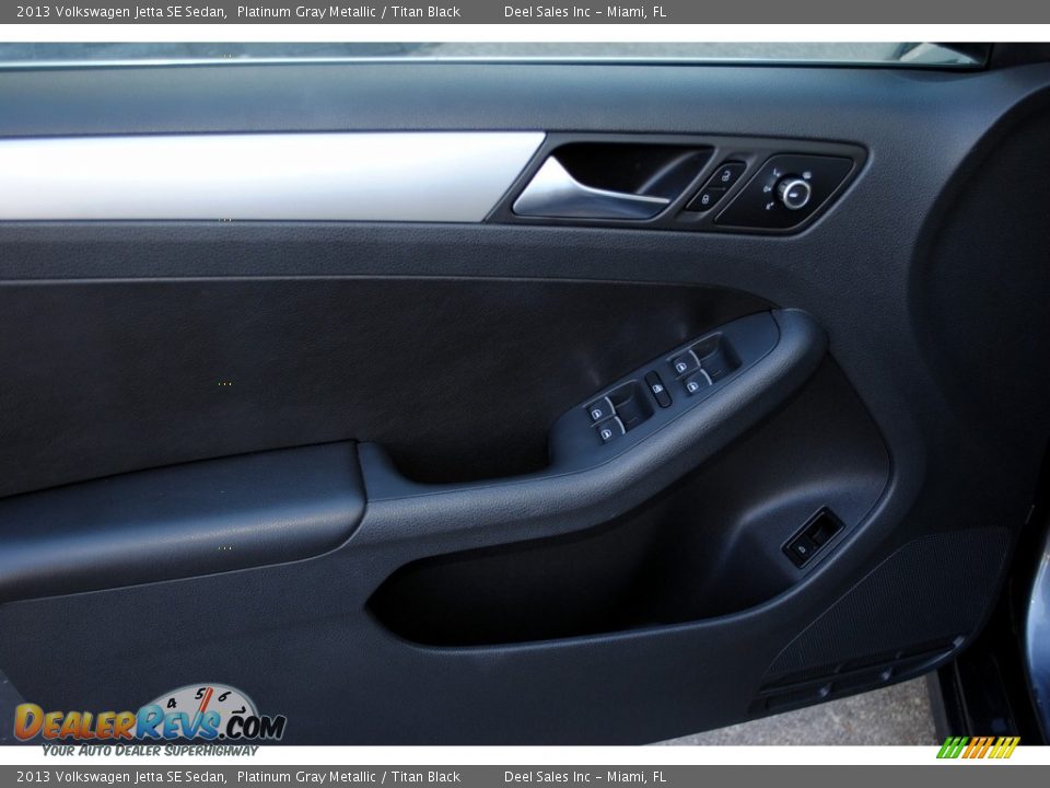 2013 Volkswagen Jetta SE Sedan Platinum Gray Metallic / Titan Black Photo #17