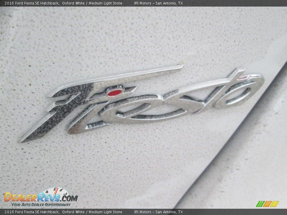 2016 Ford Fiesta SE Hatchback Oxford White / Medium Light Stone Photo #11