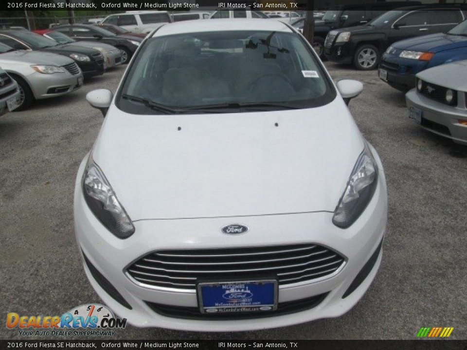 2016 Ford Fiesta SE Hatchback Oxford White / Medium Light Stone Photo #21