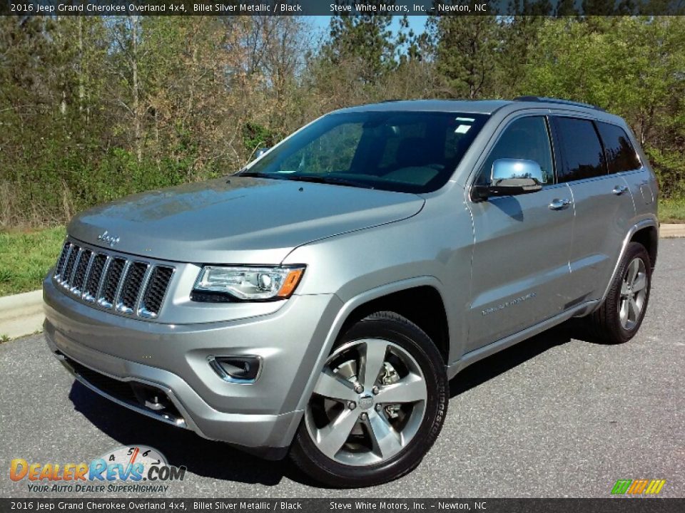 Front 3/4 View of 2016 Jeep Grand Cherokee Overland 4x4 Photo #2