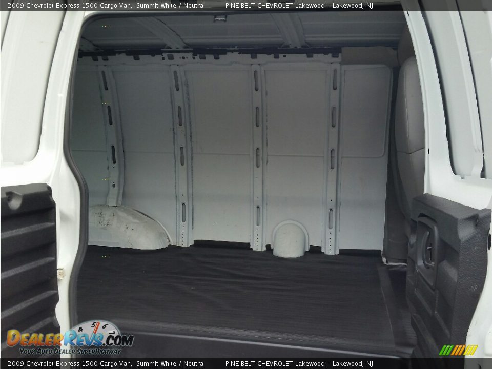 2009 Chevrolet Express 1500 Cargo Van Summit White / Neutral Photo #23
