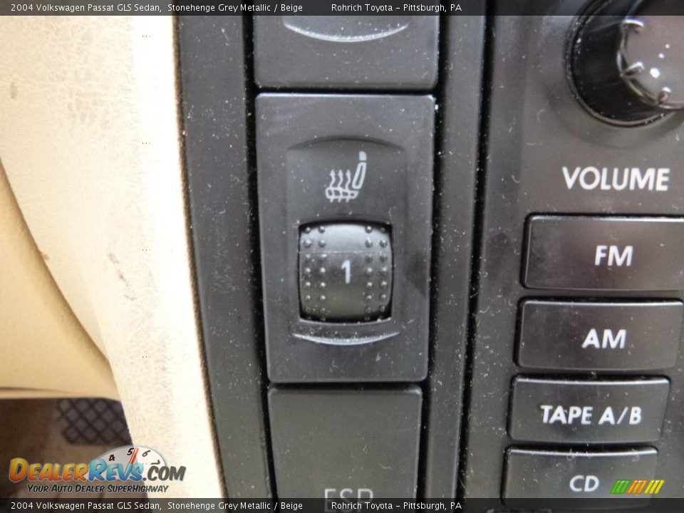 2004 Volkswagen Passat GLS Sedan Stonehenge Grey Metallic / Beige Photo #15