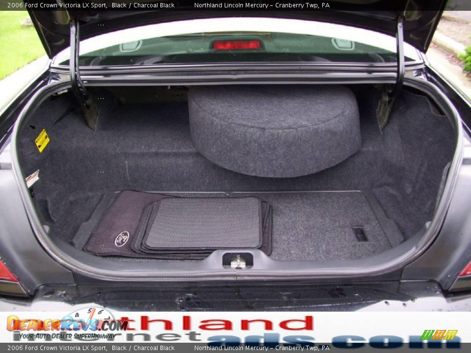 2006 Ford Crown Victoria LX Sport Black / Charcoal Black Photo #15
