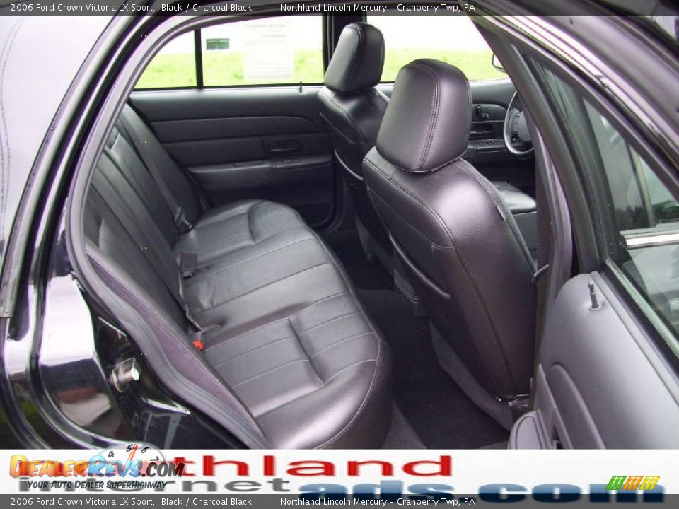 2006 Ford Crown Victoria LX Sport Black / Charcoal Black Photo #16