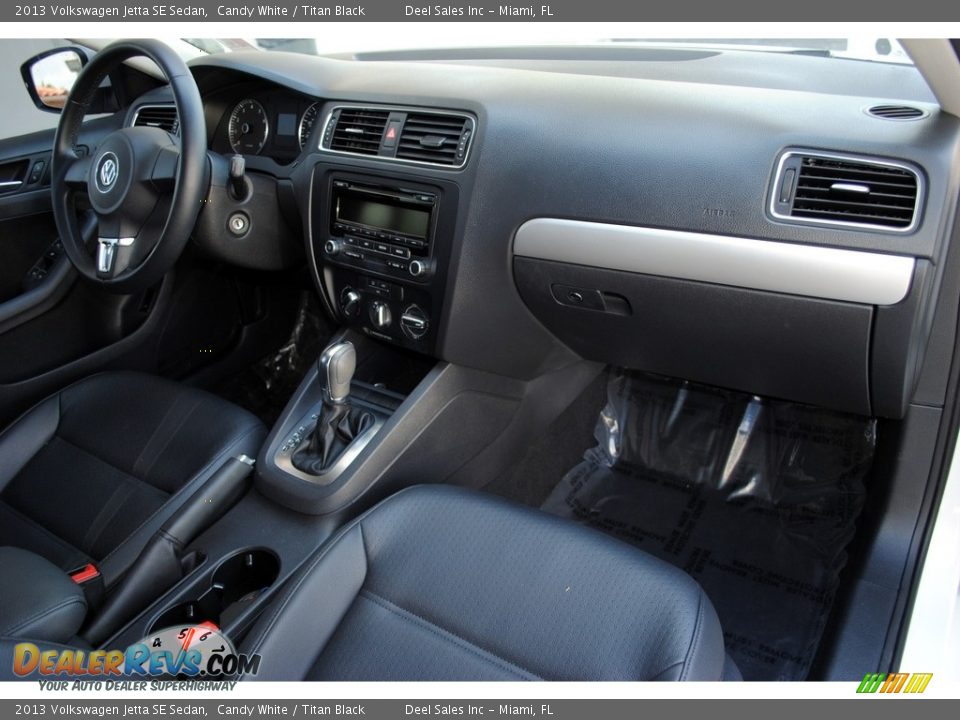 2013 Volkswagen Jetta SE Sedan Candy White / Titan Black Photo #17