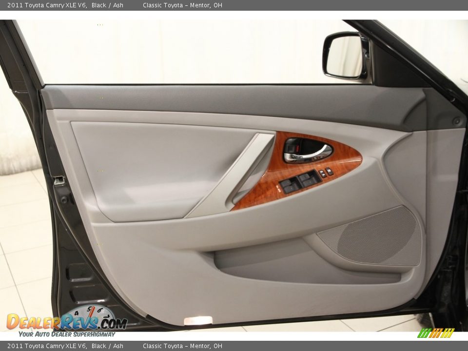 2011 Toyota Camry XLE V6 Black / Ash Photo #4