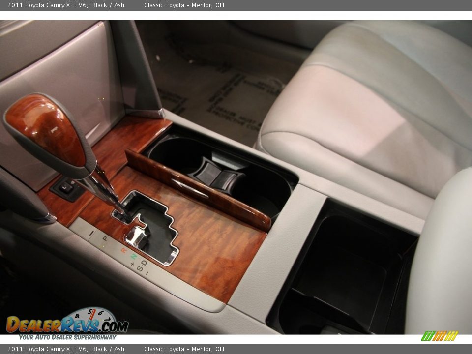 2011 Toyota Camry XLE V6 Black / Ash Photo #11