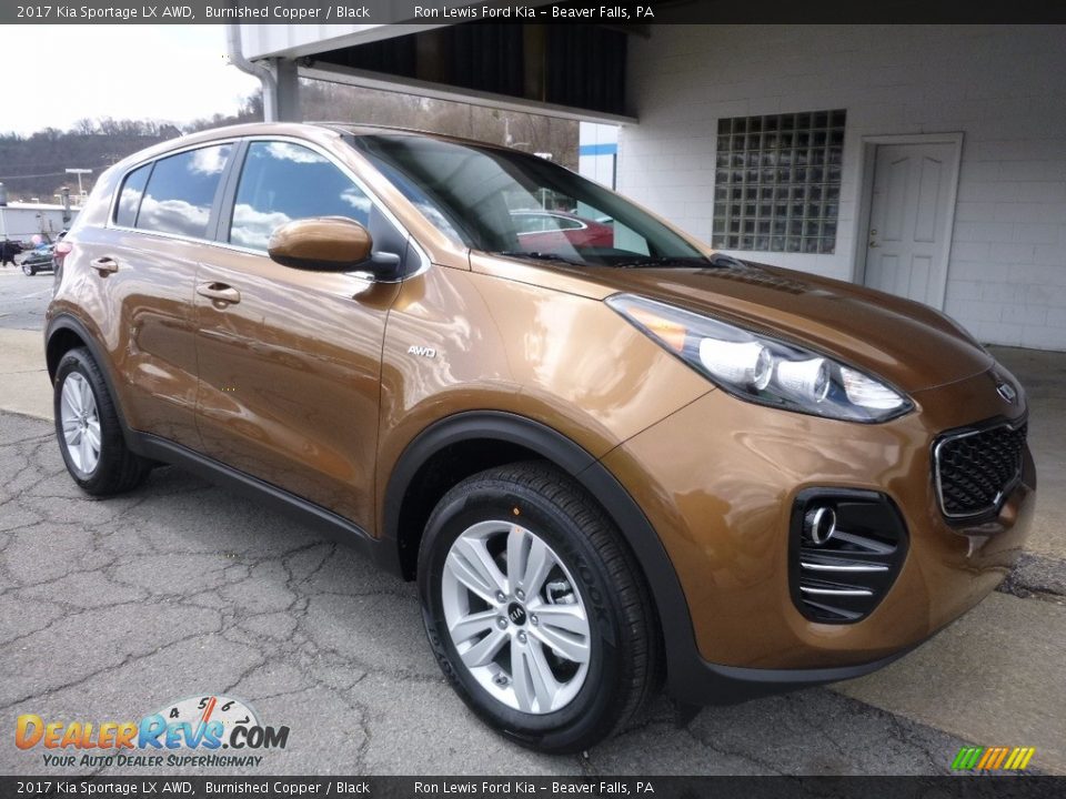 Front 3/4 View of 2017 Kia Sportage LX AWD Photo #8