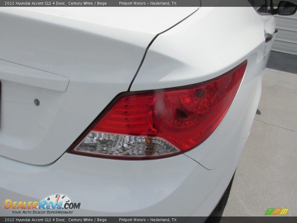 2012 Hyundai Accent GLS 4 Door Century White / Beige Photo #11