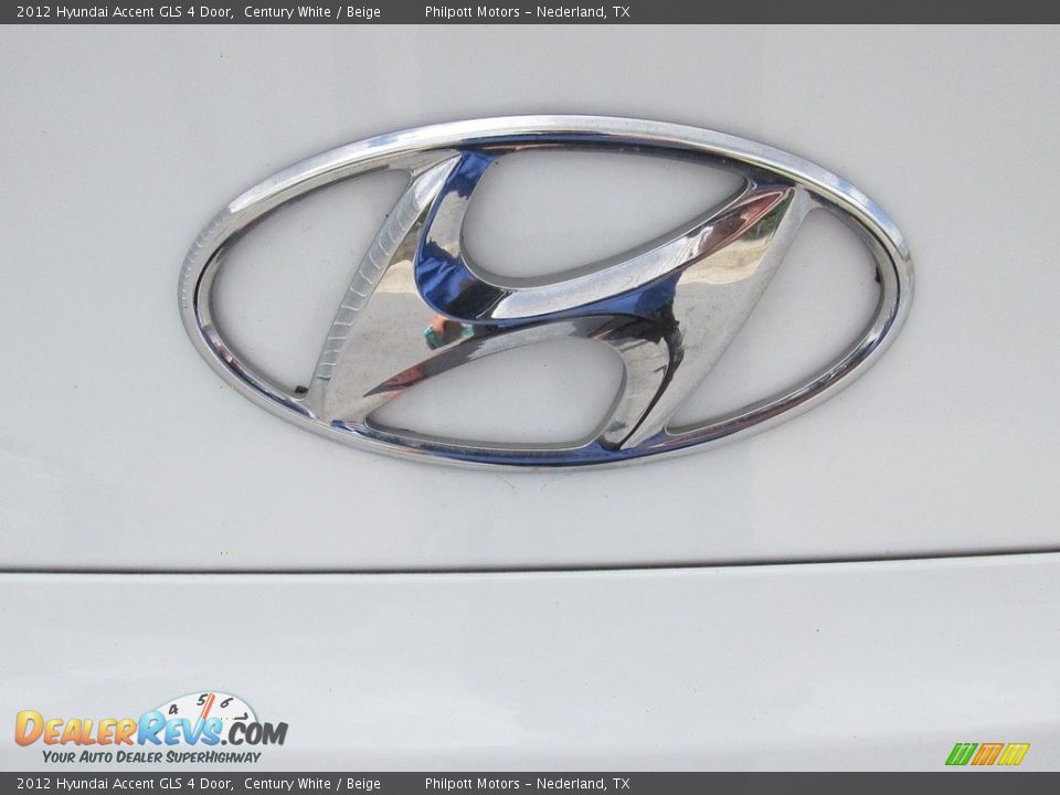 2012 Hyundai Accent GLS 4 Door Century White / Beige Photo #13