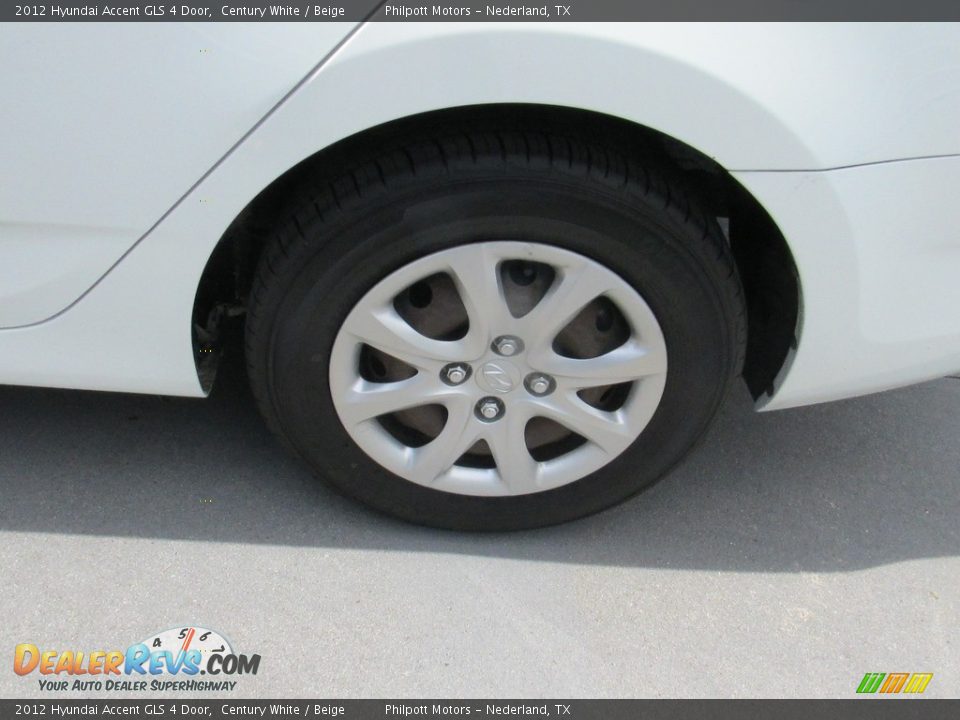 2012 Hyundai Accent GLS 4 Door Century White / Beige Photo #17