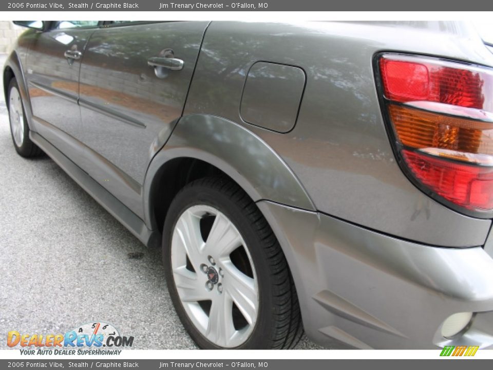 2006 Pontiac Vibe Stealth / Graphite Black Photo #4