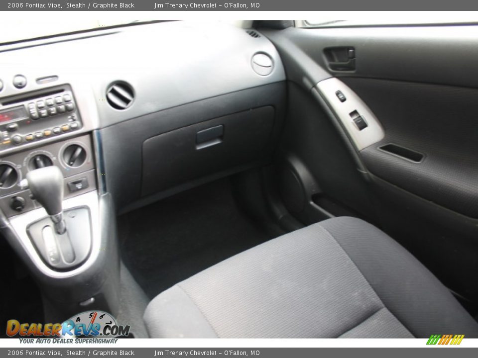2006 Pontiac Vibe Stealth / Graphite Black Photo #13