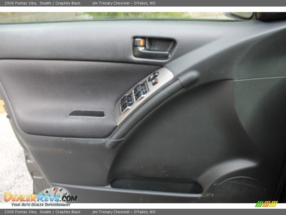 2006 Pontiac Vibe Stealth / Graphite Black Photo #15