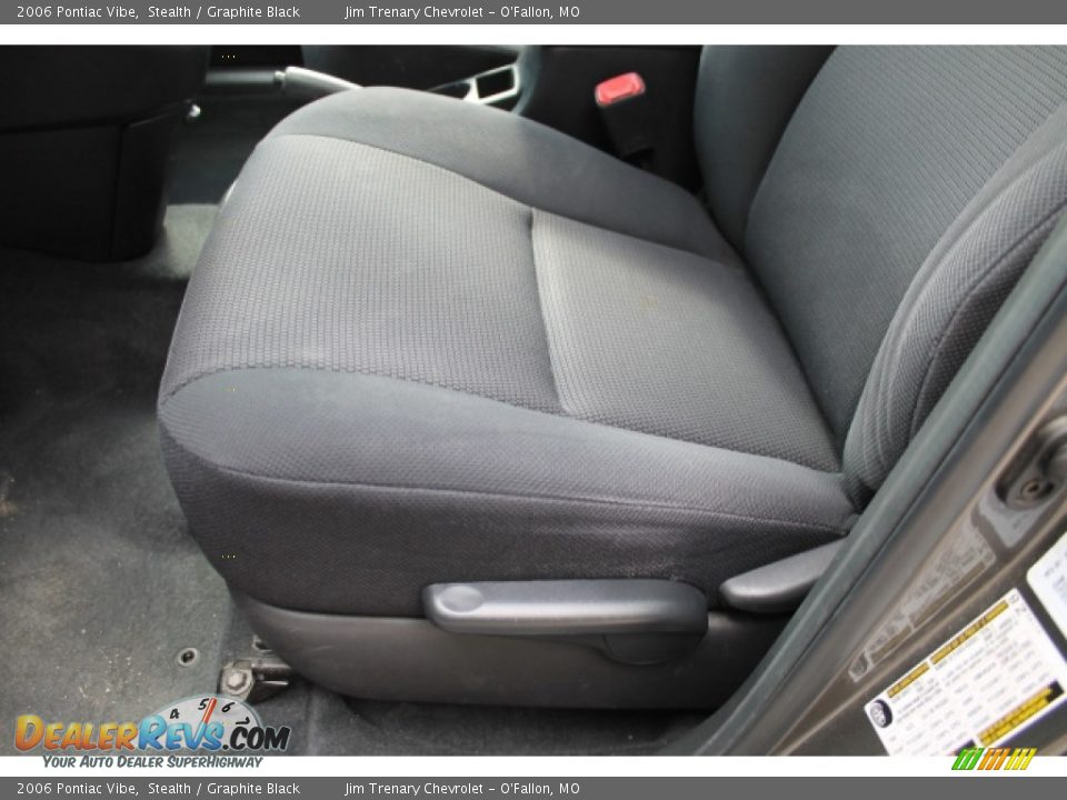 2006 Pontiac Vibe Stealth / Graphite Black Photo #16