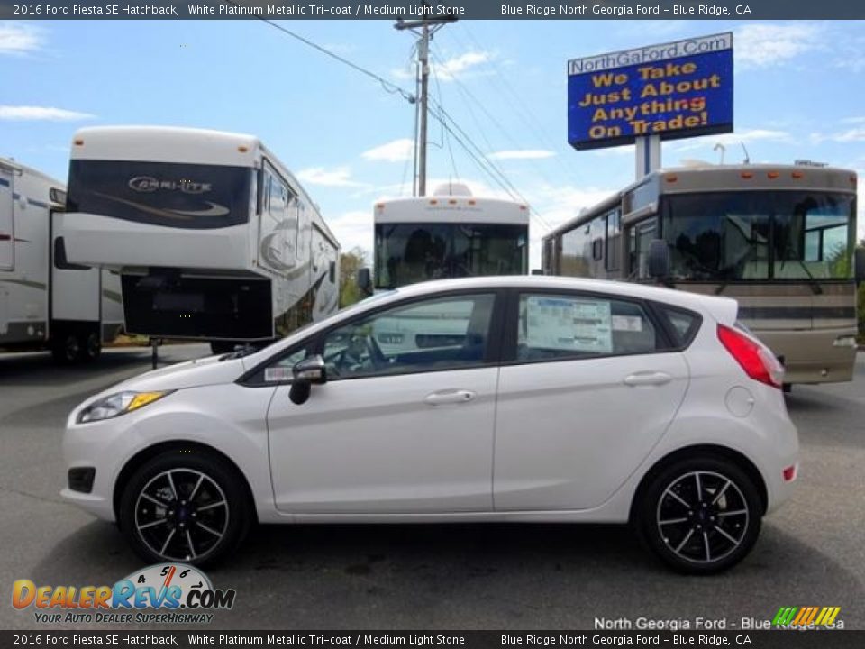 2016 Ford Fiesta SE Hatchback White Platinum Metallic Tri-coat / Medium Light Stone Photo #2