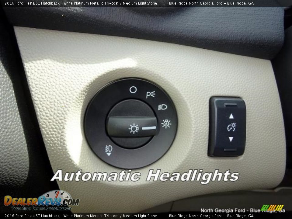 2016 Ford Fiesta SE Hatchback White Platinum Metallic Tri-coat / Medium Light Stone Photo #23