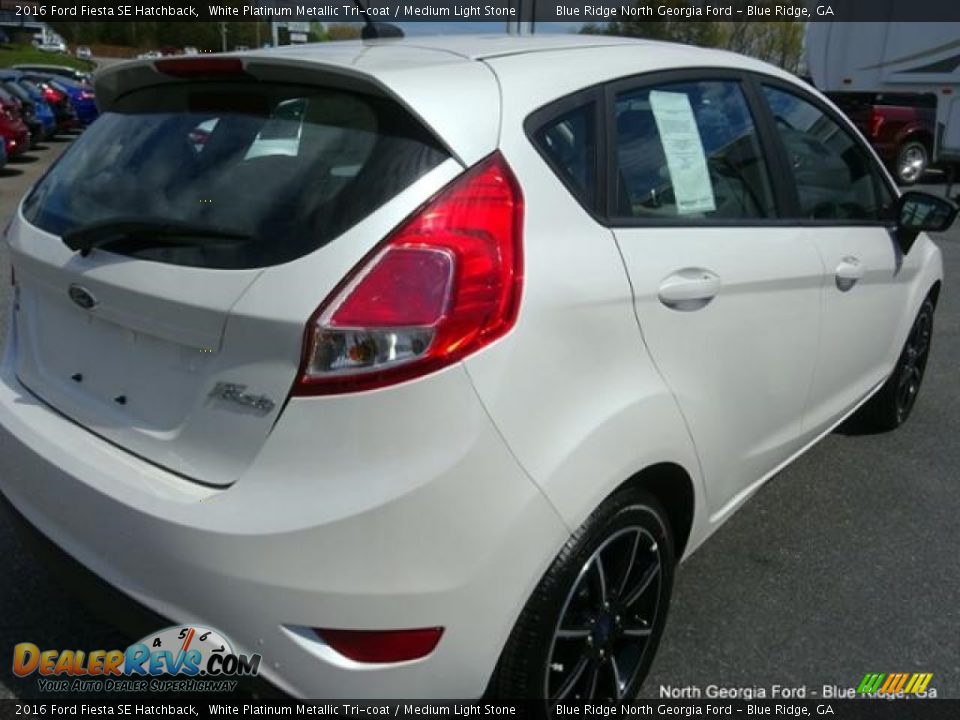 2016 Ford Fiesta SE Hatchback White Platinum Metallic Tri-coat / Medium Light Stone Photo #34