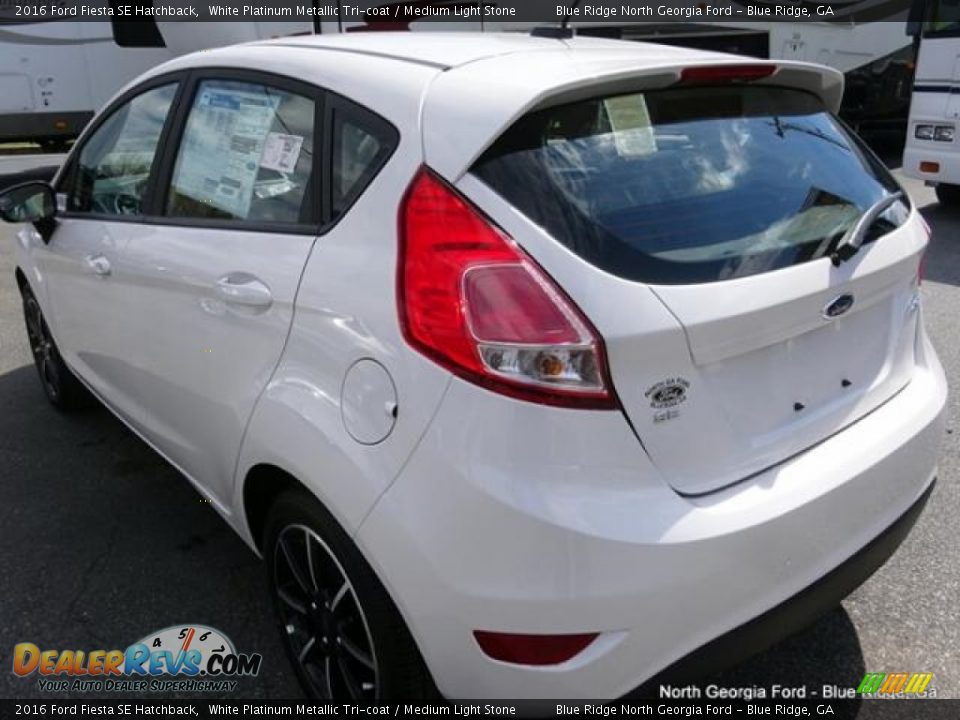 2016 Ford Fiesta SE Hatchback White Platinum Metallic Tri-coat / Medium Light Stone Photo #35