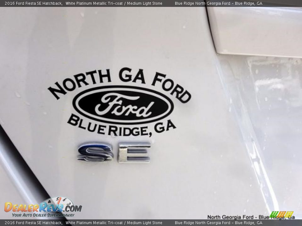 2016 Ford Fiesta SE Hatchback White Platinum Metallic Tri-coat / Medium Light Stone Photo #36