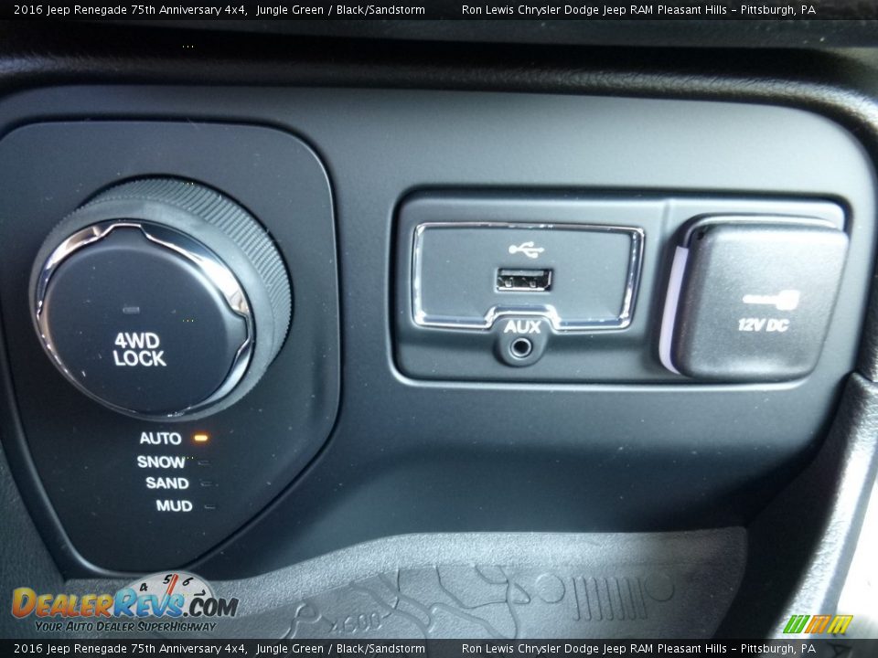 2016 Jeep Renegade 75th Anniversary 4x4 Jungle Green / Black/Sandstorm Photo #17