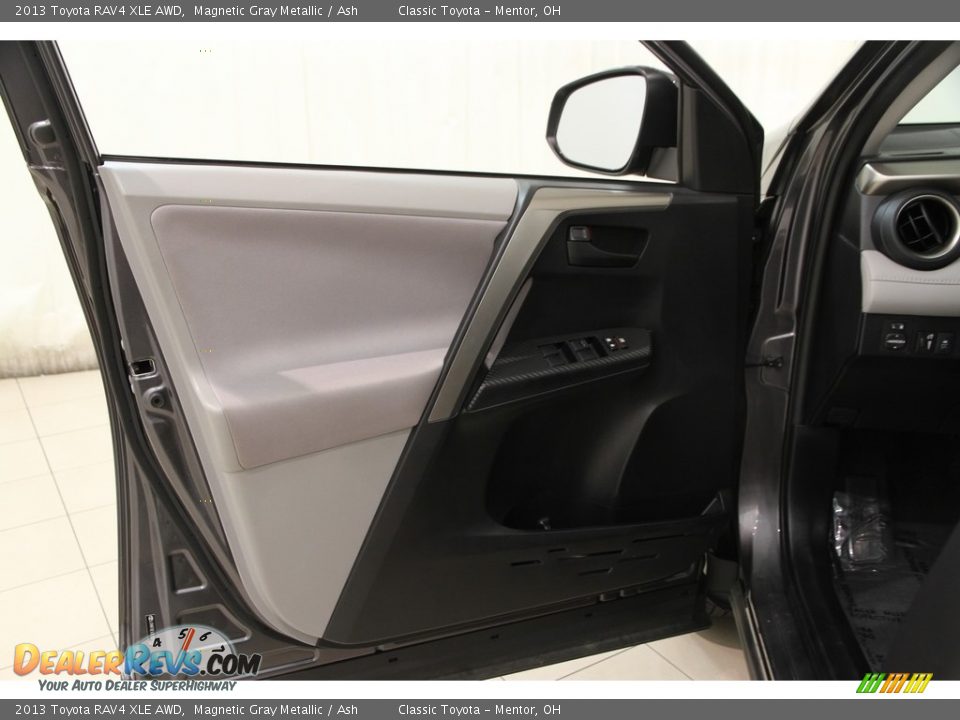 2013 Toyota RAV4 XLE AWD Magnetic Gray Metallic / Ash Photo #4