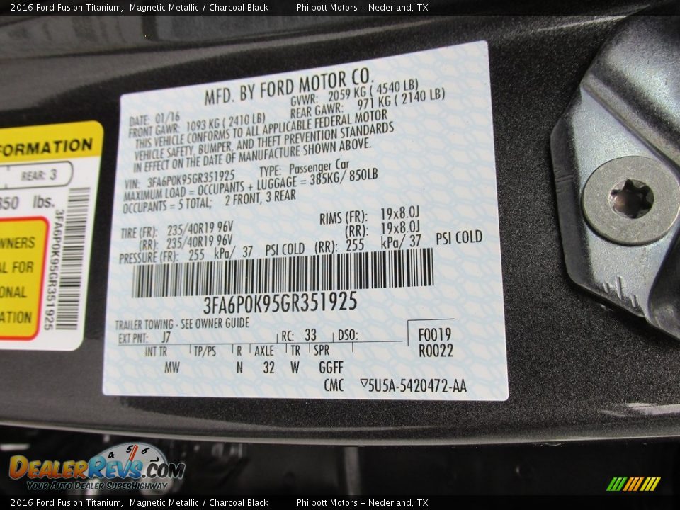 2016 Ford Fusion Titanium Magnetic Metallic / Charcoal Black Photo #33