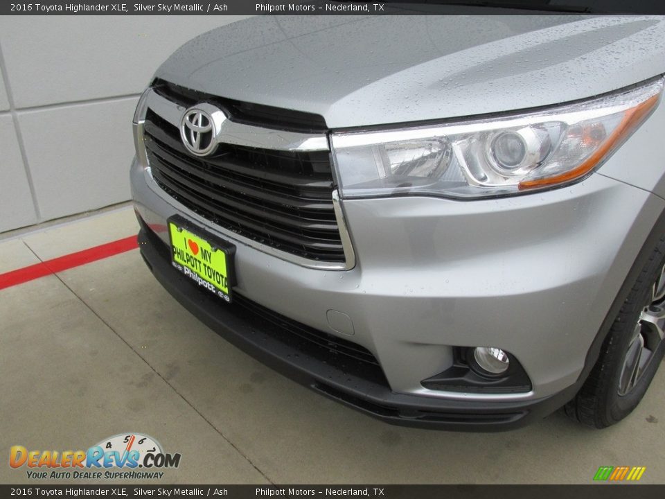 2016 Toyota Highlander XLE Silver Sky Metallic / Ash Photo #10