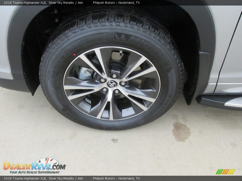 2016 Toyota Highlander XLE Silver Sky Metallic / Ash Photo #11
