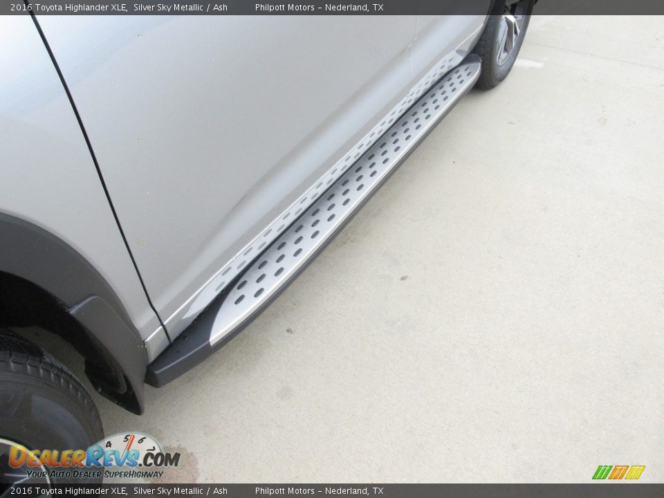 2016 Toyota Highlander XLE Silver Sky Metallic / Ash Photo #12
